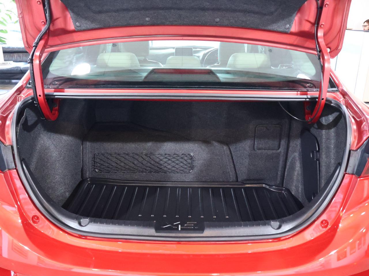 2014 Mazda Axela
