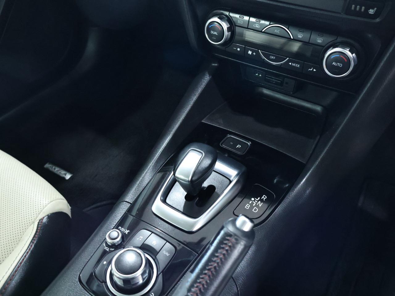 2014 Mazda Axela