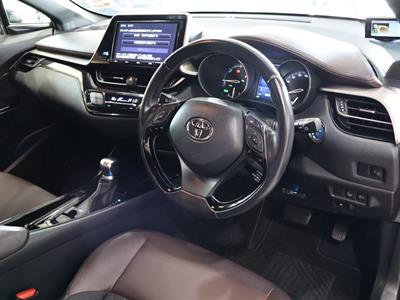 2017 Toyota C-HR - Thumbnail