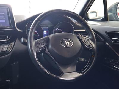 2017 Toyota C-HR - Thumbnail