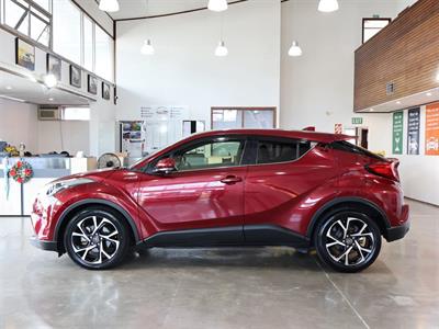 2017 Toyota C-HR - Thumbnail