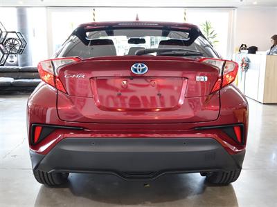 2017 Toyota C-HR - Thumbnail