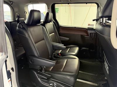 2015 Toyota Esquire - Thumbnail