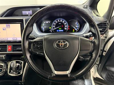 2015 Toyota Esquire - Thumbnail