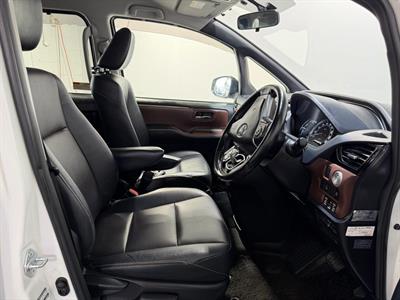 2015 Toyota Esquire - Thumbnail