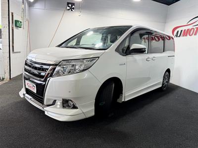 2015 Toyota Esquire - Thumbnail