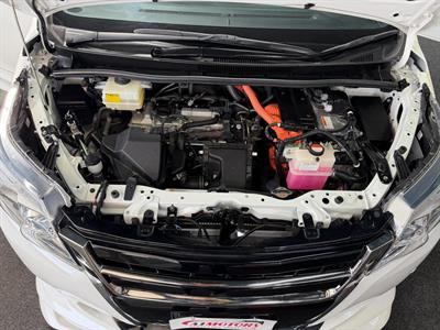 2015 Toyota Esquire - Thumbnail