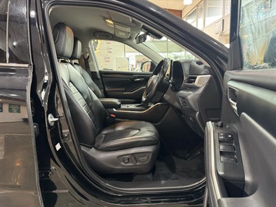 2022 Toyota Highlander - Thumbnail
