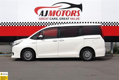 2015 Toyota Esquire - Thumbnail