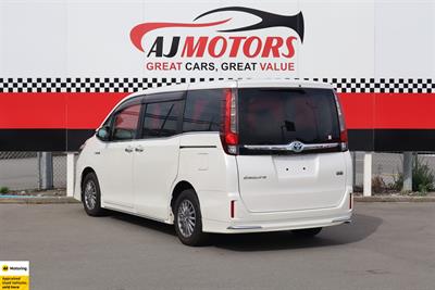 2015 Toyota Esquire - Thumbnail