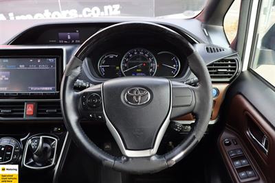 2015 Toyota Esquire - Thumbnail