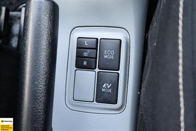 2013 Toyota Aqua - Thumbnail