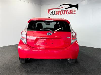 2014 Toyota Aqua - Thumbnail