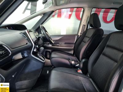 2016 Nissan Serena - Thumbnail