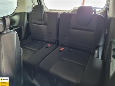 2016 Nissan Serena - Thumbnail