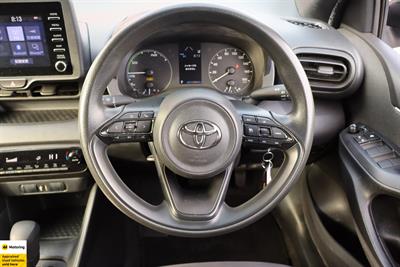 2021 Toyota Yaris - Thumbnail