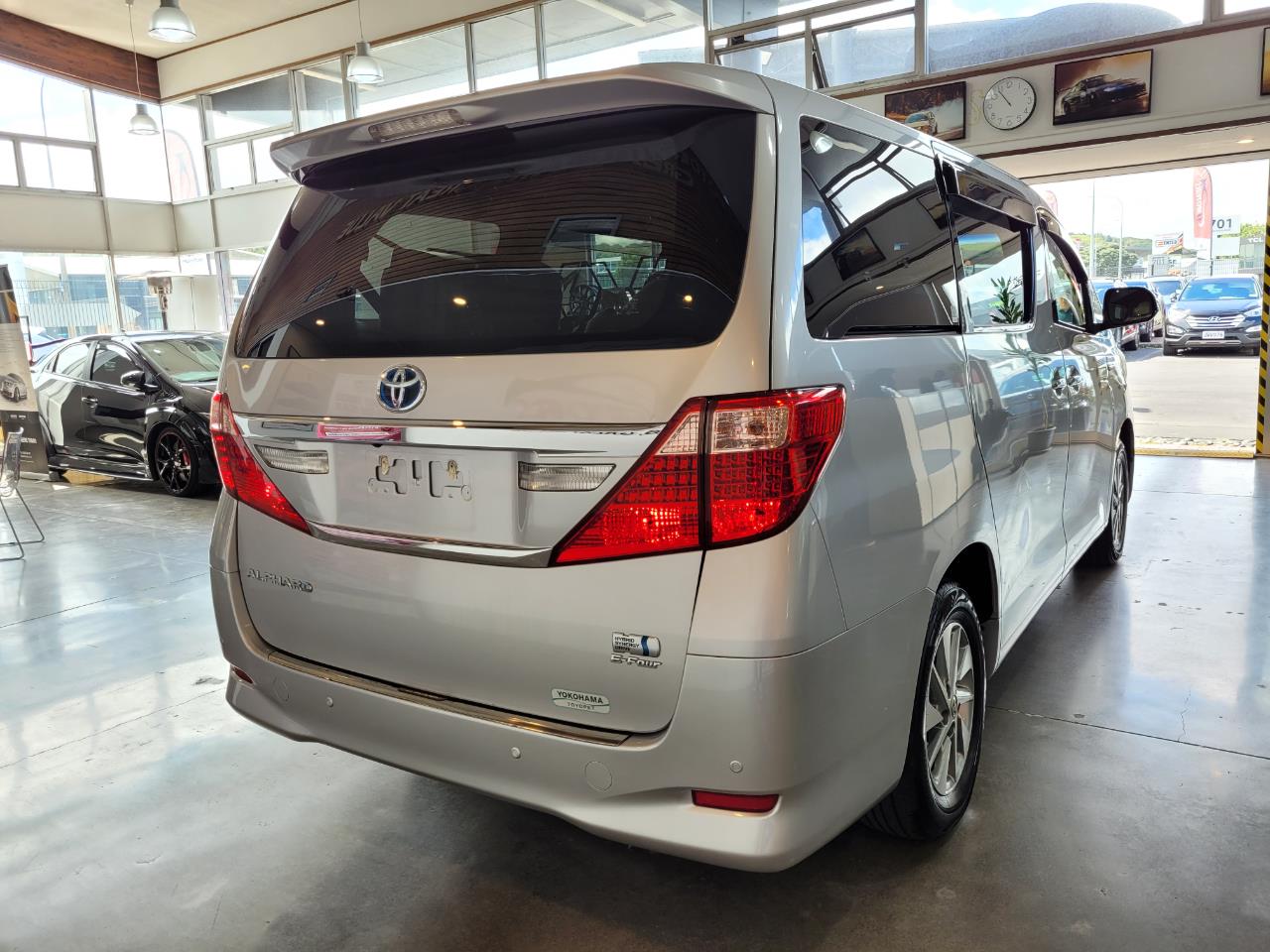 2012 Toyota Alphard