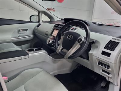 2013 Toyota Prius - Thumbnail