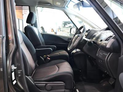 2014 Nissan Serena - Thumbnail