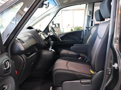 2014 Nissan Serena - Thumbnail