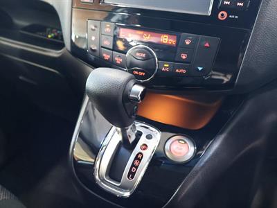 2014 Nissan Serena - Thumbnail