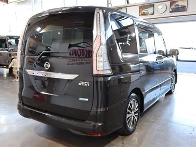 2014 Nissan Serena - Thumbnail