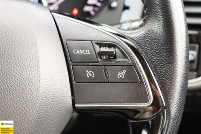 2022 Mitsubishi Outlander - Thumbnail