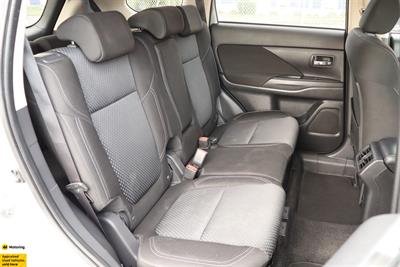 2022 Mitsubishi Outlander - Thumbnail