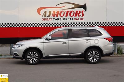 2022 Mitsubishi Outlander - Thumbnail