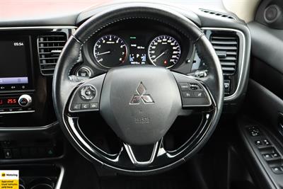 2022 Mitsubishi Outlander - Thumbnail