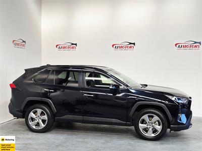 2019 Toyota RAV4 - Thumbnail