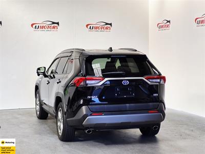 2019 Toyota RAV4 - Thumbnail