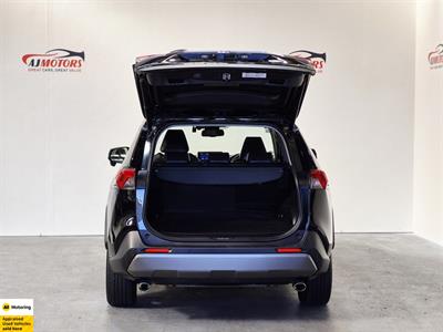2019 Toyota RAV4 - Thumbnail