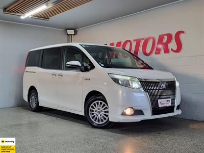2015 Toyota Esquire - Thumbnail