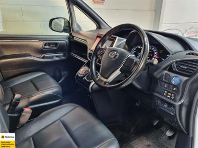 2015 Toyota Esquire - Thumbnail
