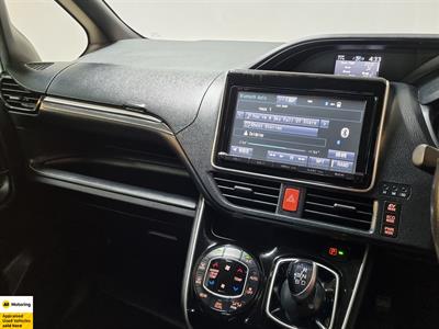 2015 Toyota Esquire - Thumbnail