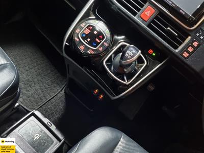 2015 Toyota Esquire - Thumbnail