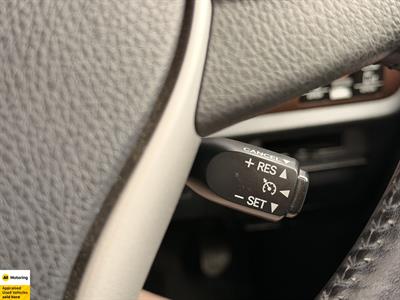 2015 Toyota Esquire - Thumbnail