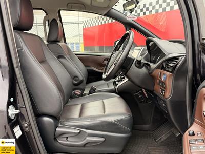 2015 Toyota Esquire - Thumbnail