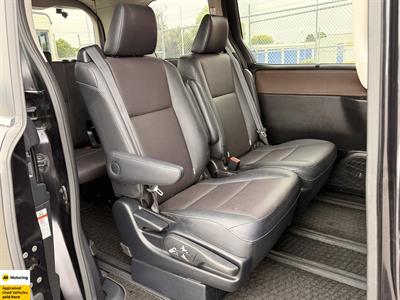 2015 Toyota Esquire - Thumbnail