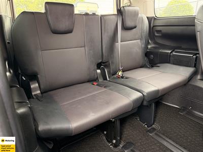 2015 Toyota Esquire - Thumbnail