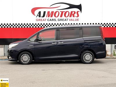 2015 Toyota Esquire - Thumbnail