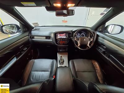 2020 Mitsubishi Outlander - Thumbnail