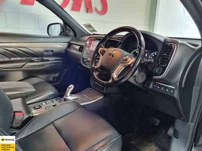 2020 Mitsubishi Outlander - Thumbnail