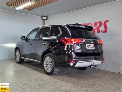 2020 Mitsubishi Outlander - Thumbnail