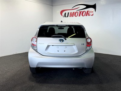 2013 Toyota Aqua - Thumbnail