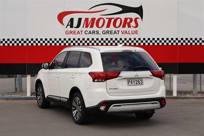 2022 Mitsubishi Outlander - Thumbnail