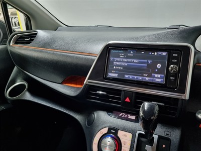 2016 Toyota Sienta - Thumbnail