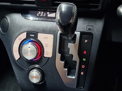 2016 Toyota Sienta - Thumbnail