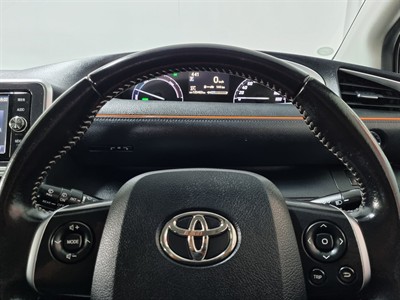 2016 Toyota Sienta - Thumbnail